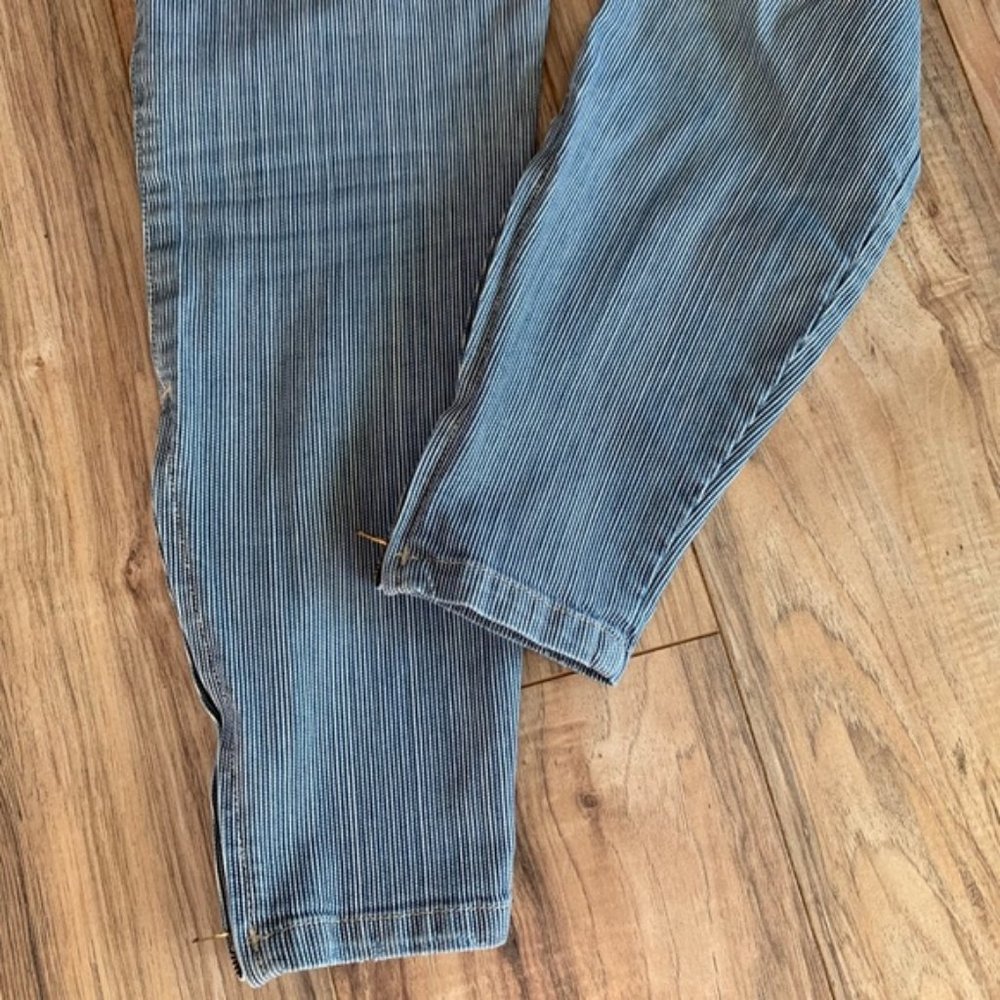 Joe’s Jeans • Chelsea Ankle Zip Distressed Jeans - Picture 5 of 8